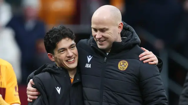 Elijah Just with manager Jens Berthel Askou