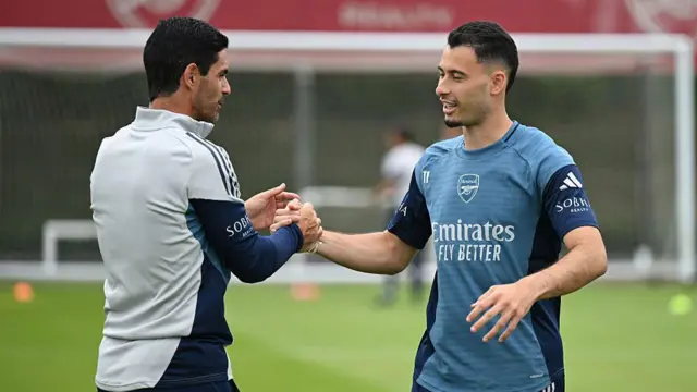 Mikel Arteta and Gabriel Martinelli during a training session