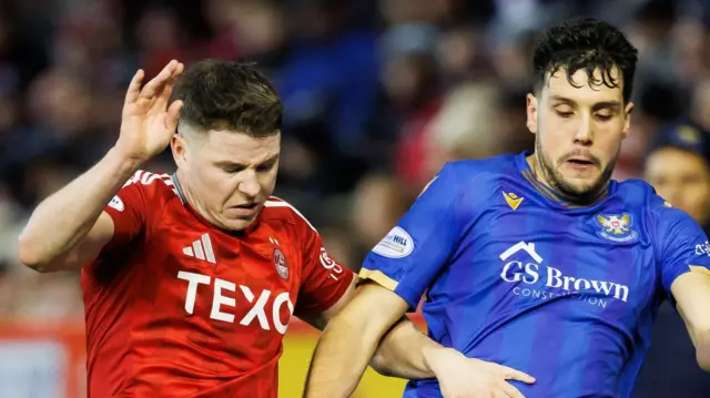 Aberdeen’s Kevin Nisbet and St Johnstone’s Jack Sanders