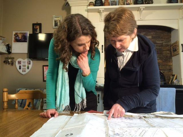 Catherine Corless còmhla ri Angela NicIlleathain