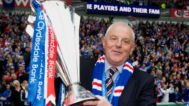 Walter Smith lifts league trophy