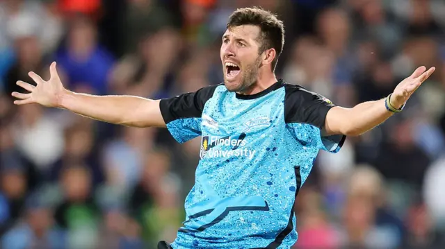 Jamie Overton appeals for a wicket