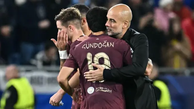 Manchester City manager Pep Guardiola (R) celebrates with midfielder Ilkay Gundogan