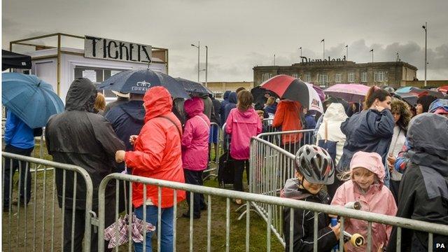 Dismaland queues