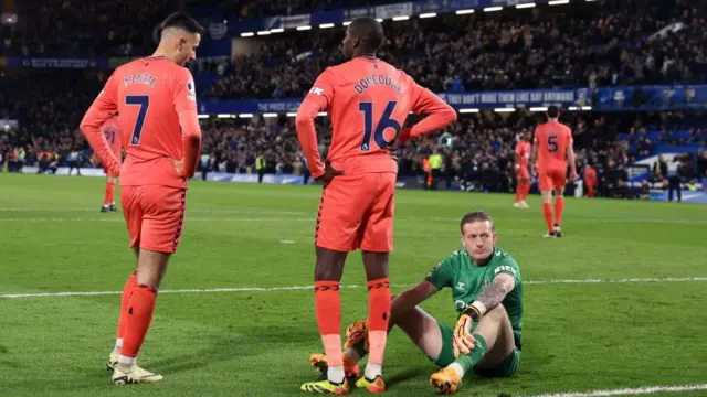 Dwight McNeil, Abdoulaye Doucoure and Jordan Pickford