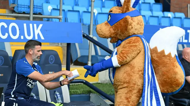 Kilmarnock manager Stuart Kettlewell with mascot Captain Conker 