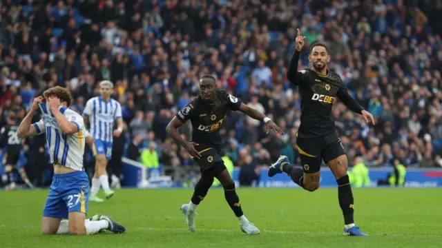 Matheus Cunha of Wolverhampton Wanderers goal celebration after scoring a goal to make the score 2-2 during the Premier League match between Brighton & Hove Albion FC and Wolverhampton Wanderers FC at Amex Stadium on October 26, 2024