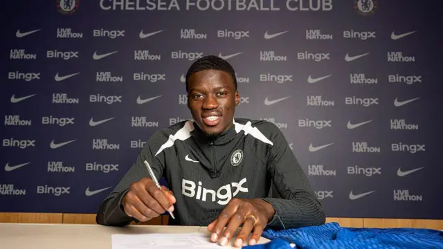 Mamadou Sarr signing for Chelsea