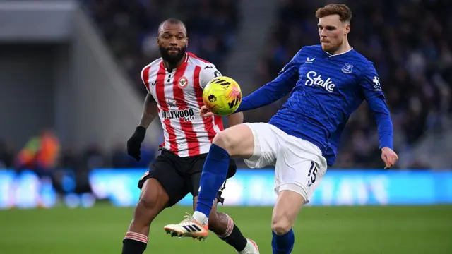 Jake O'Brien of Everton controls the ball