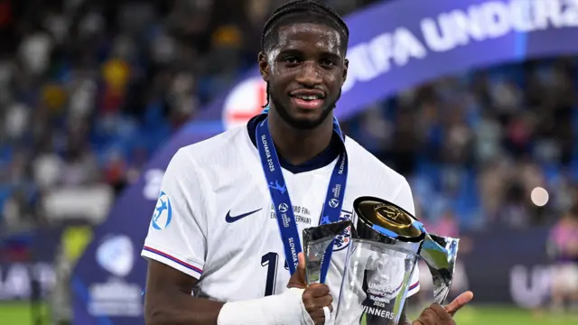 Samuel Iling Jr with the Euro 2025 trophy