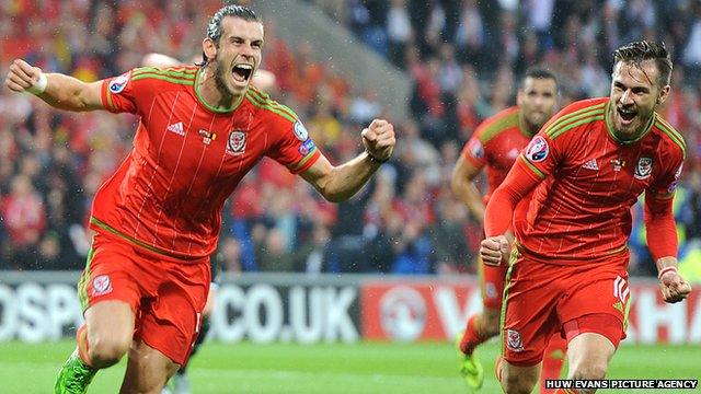 Gareth Bale ac Aaron Ramsey yn dathlu yn erbyn Gwald Belg