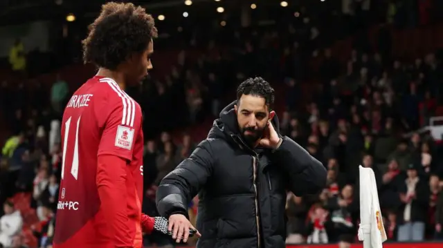 Ruben Amorim consoles Joshua Zirkzee