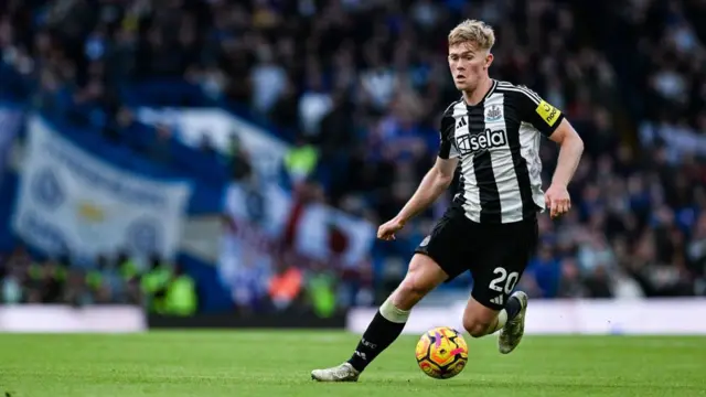 Lewis Hall of Newcastle United (20) controls the ball during the Premier League match between Chelsea FC and Newcastle United FC at Stamford Bridge on October 27, 2024