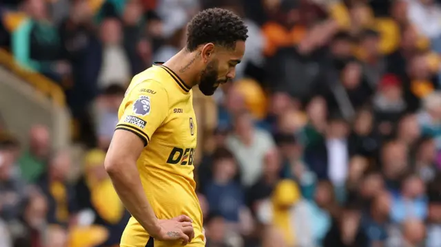Matheus Cunha looks dejected