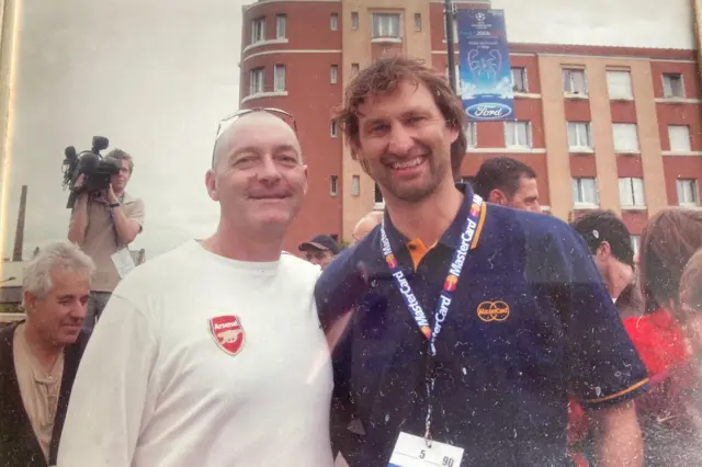Old picture of Arsenal fan with Tony Adams