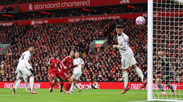 Cody Gakpo's shot hits the post against Manchester United