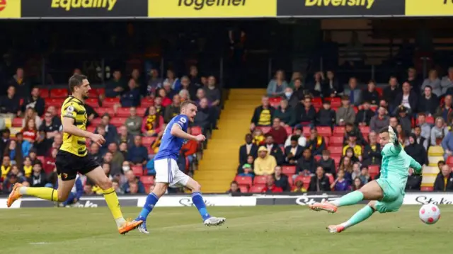 Jamie Vardy scores for Leicester