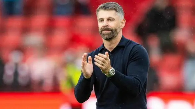 Aberdeen manager Stephen Robinson