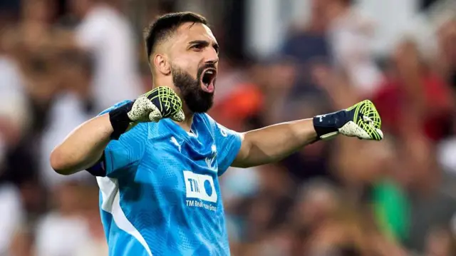  Giorgi Mamardashvili of Valencia celebrates