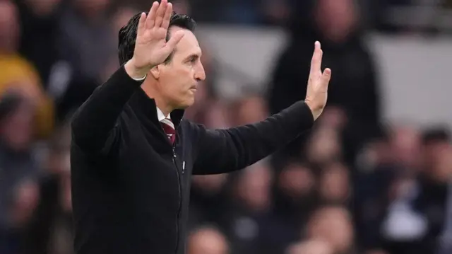 Unai Emery gestures from the touchline