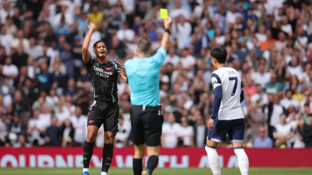 William Saliba being shown a yellow card in Arenal's victory over Tottenham