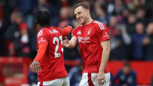 Chris Wood and Anthony Elanga celebrate 