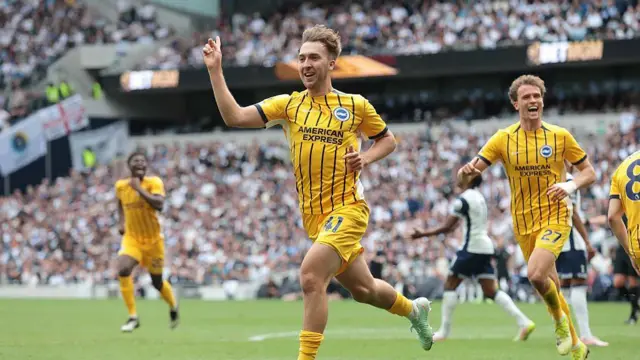Jack Hinshelwood's goal celebration 