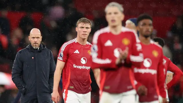 Erik ten Hag, Rasmus Hojlund, Alejandro Garmacho and Amad Diallo of Manchester United