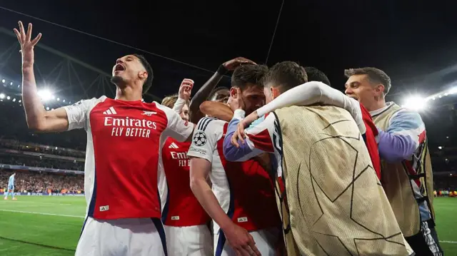 Arsenal players celebrate Declan Rice goal