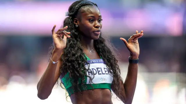 Rhasidat Adeleke waves to the crowd prior to her heat in Paris