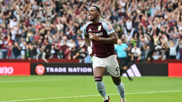 Aston Villa's Colombian striker #09 Jhon Duran celebrates after scoring his team's third goal during the English Premier League football match between Aston Villa and Wolverhampton Wanderers at Villa Park