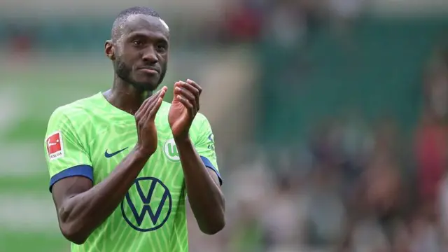 Joshua Guilavogui of VfL Wolfsburg applauds the fans following the Bundesliga match between VfL Wolfsburg and SV Werder Bremen at Volkswagen Arena