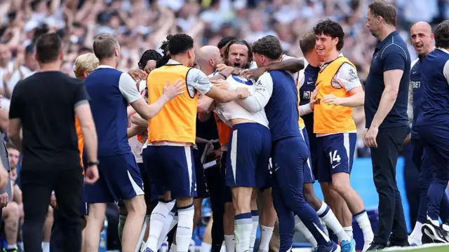 Tottenham players celebrate Joao Palhinha's goal
