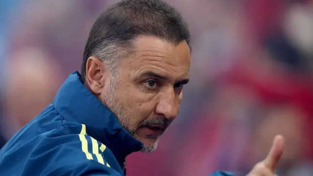 Vitor Pereira puts his thumb up