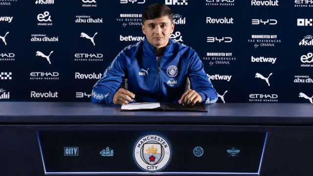 Abdukodir Khusanov signs a new contract