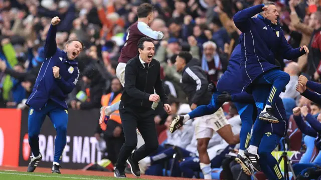 Unai Emery celebrates the late winning goal against Arsenal 