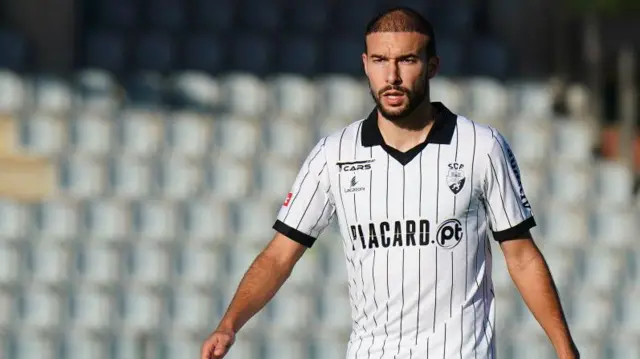 Mehdi Merghem in action for Farense