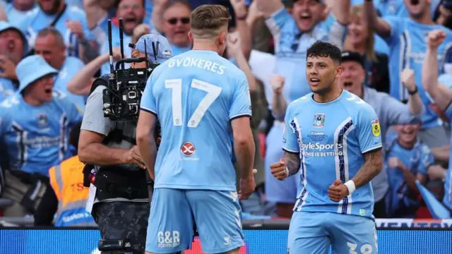 Gustavo Hamer of Coventry City celebrates with teammate Viktor Gyokeres