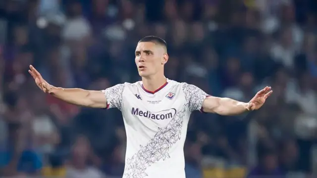 Nikola Milenkovic in action for Fiorentina