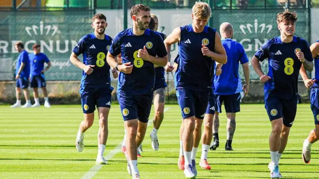 Cluicheadairean na h-Alba a' trèanadh