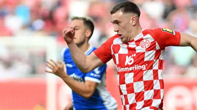 Brajan Gruda in action for Mainz