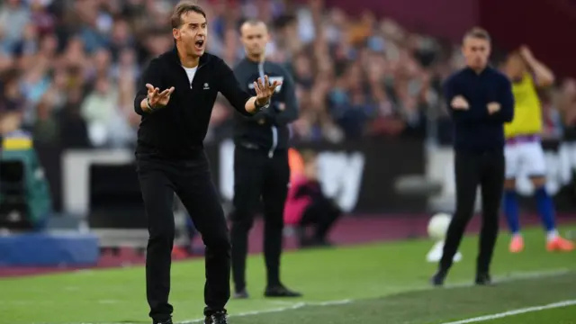 Julen Lopetegui, Manager of West Ham United, reacts