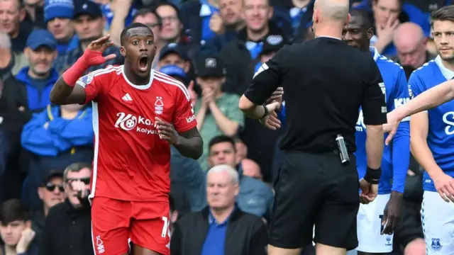 Callum Hudson-Odoi of Nottingham Forest reacts to referee Anthony Taylor after his side are denied a penalty against Everton