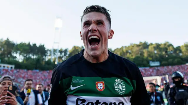 Viktor Gyokeres of Sporting celebrates
