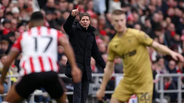 Crystal Palace manager Oliver Glasner issues instructions on the touchline during his team's Premier League game at Sunderland