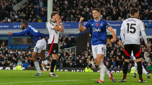 Beto of Everton celebrate equalizing goal during the Premier League match between Everton FC and Fulham FC at Goodison Park on October 26, 2024