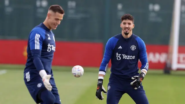 Radek Vitek and Altay Bayindir of Manchester United train together