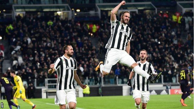 Gonzalo Higuain scored the fastest brace by a Juventus player in Champions League history