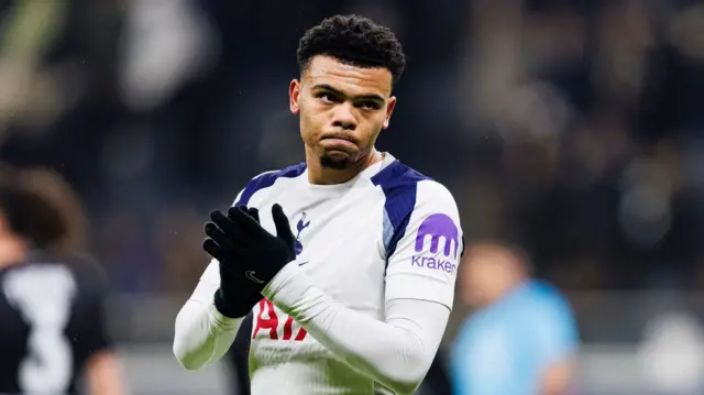 Dane Scarlett applauds Tottenham fansduring the UEFA Champions League 2025/26 League Phase MD8 match between Eintracht Frankfurt and Tottenham Hotspur