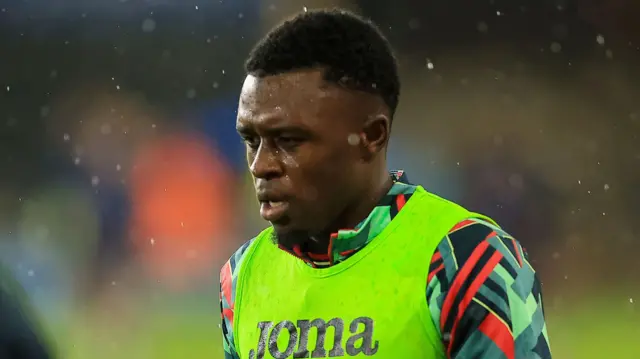 Zeidane Inoussa warms up before a game